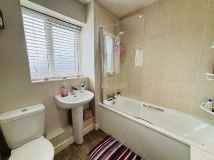 Waverley Crescent, Northwood, Image 15