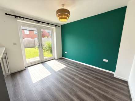 Sapling Crescent, Acornfields, Image 10