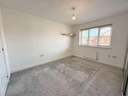 Sapling Crescent, Acornfields, Image 12