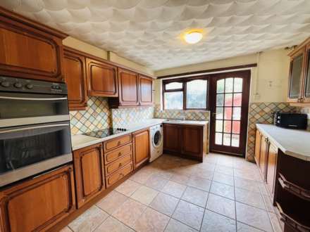 Rushey Hey Road, Southdene, Image 3