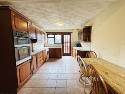 Rushey Hey Road, Southdene, Image 9