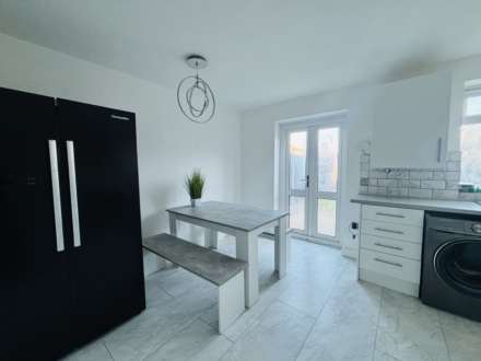 Minstead Avenue, Northwood, Image 4