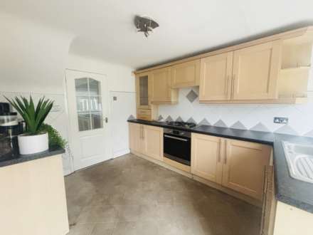 Cherryfield Drive, Southdene, Image 14