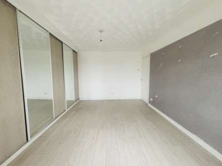 Cherryfield Drive, Southdene, Image 17