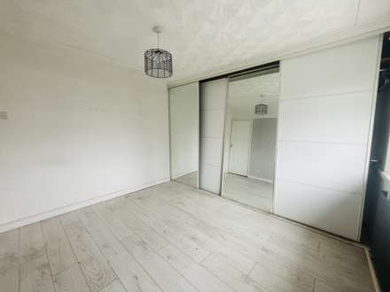 Cherryfield Drive, Southdene, Image 19