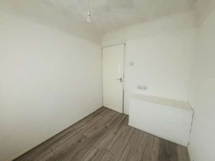 Cherryfield Drive, Southdene, Image 21