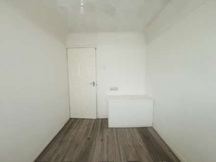 Cherryfield Drive, Southdene, Image 22