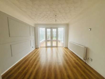 Cherryfield Drive, Southdene, Image 7