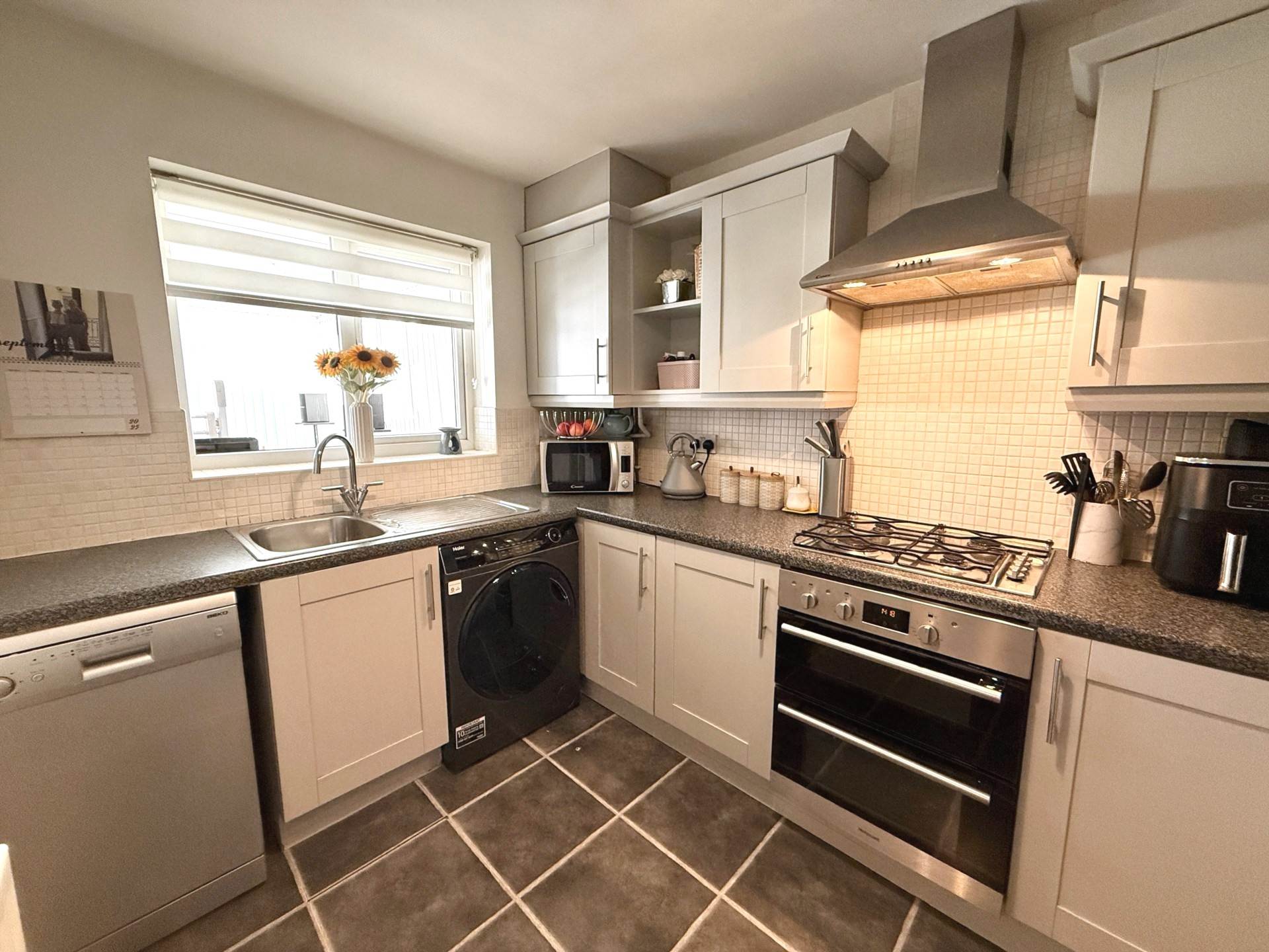 Meadowbarn Close, Southdene, Image 12
