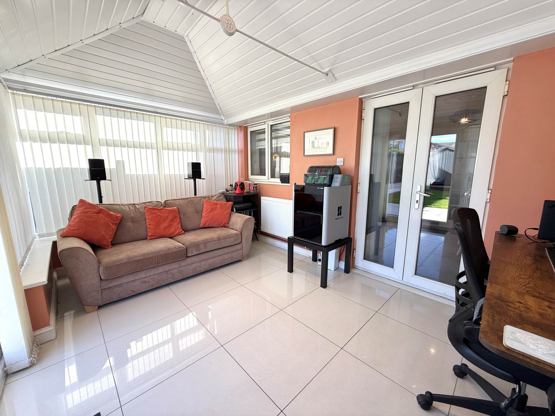 Meadowbarn Close, Southdene, Image 14
