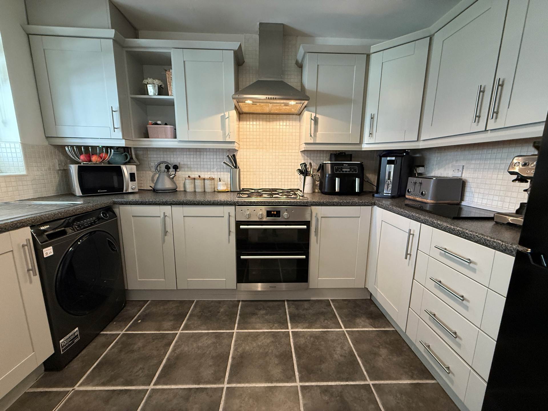 Meadowbarn Close, Southdene, Image 3
