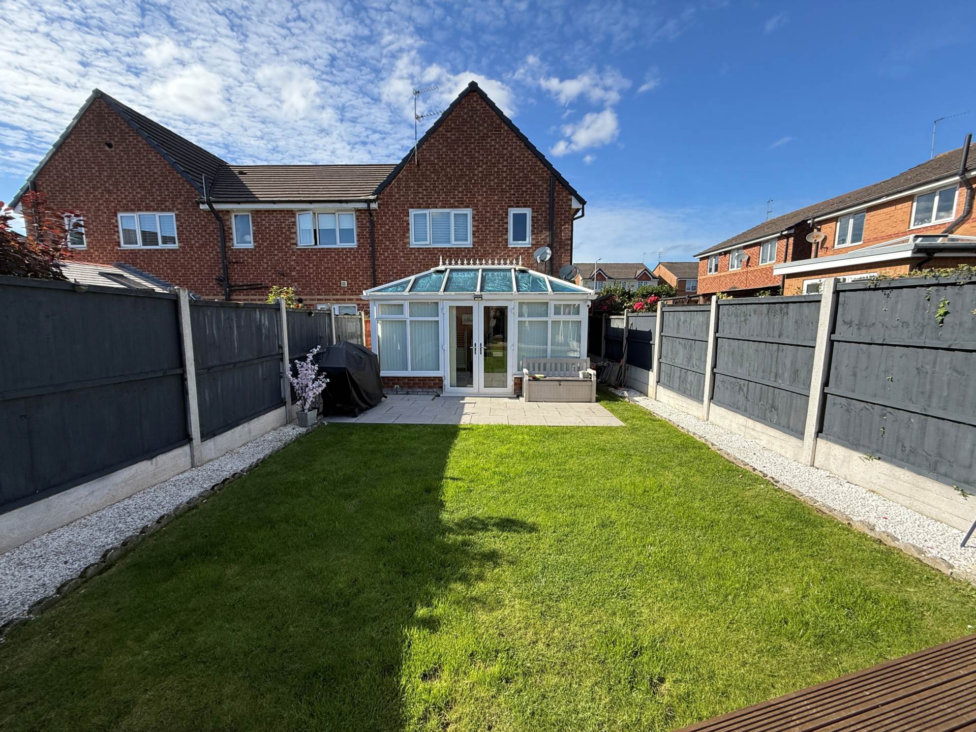 Meadowbarn Close, Southdene, Image 4