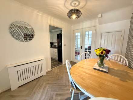 Meadowbarn Close, Southdene, Image 10