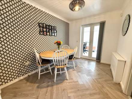 Meadowbarn Close, Southdene, Image 11