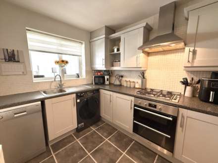 Meadowbarn Close, Southdene, Image 12