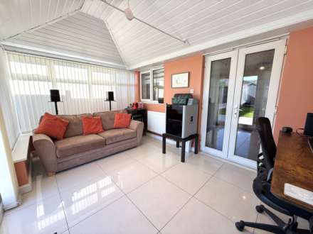 Meadowbarn Close, Southdene, Image 14