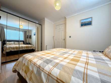 Meadowbarn Close, Southdene, Image 18