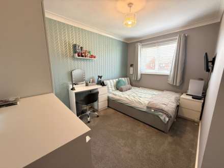 Meadowbarn Close, Southdene, Image 19