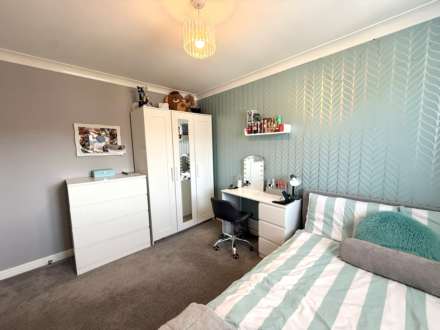 Meadowbarn Close, Southdene, Image 20