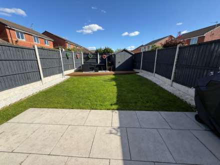 Meadowbarn Close, Southdene, Image 23