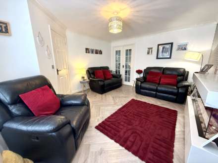Meadowbarn Close, Southdene, Image 8