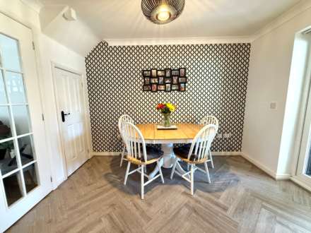 Meadowbarn Close, Southdene, Image 9