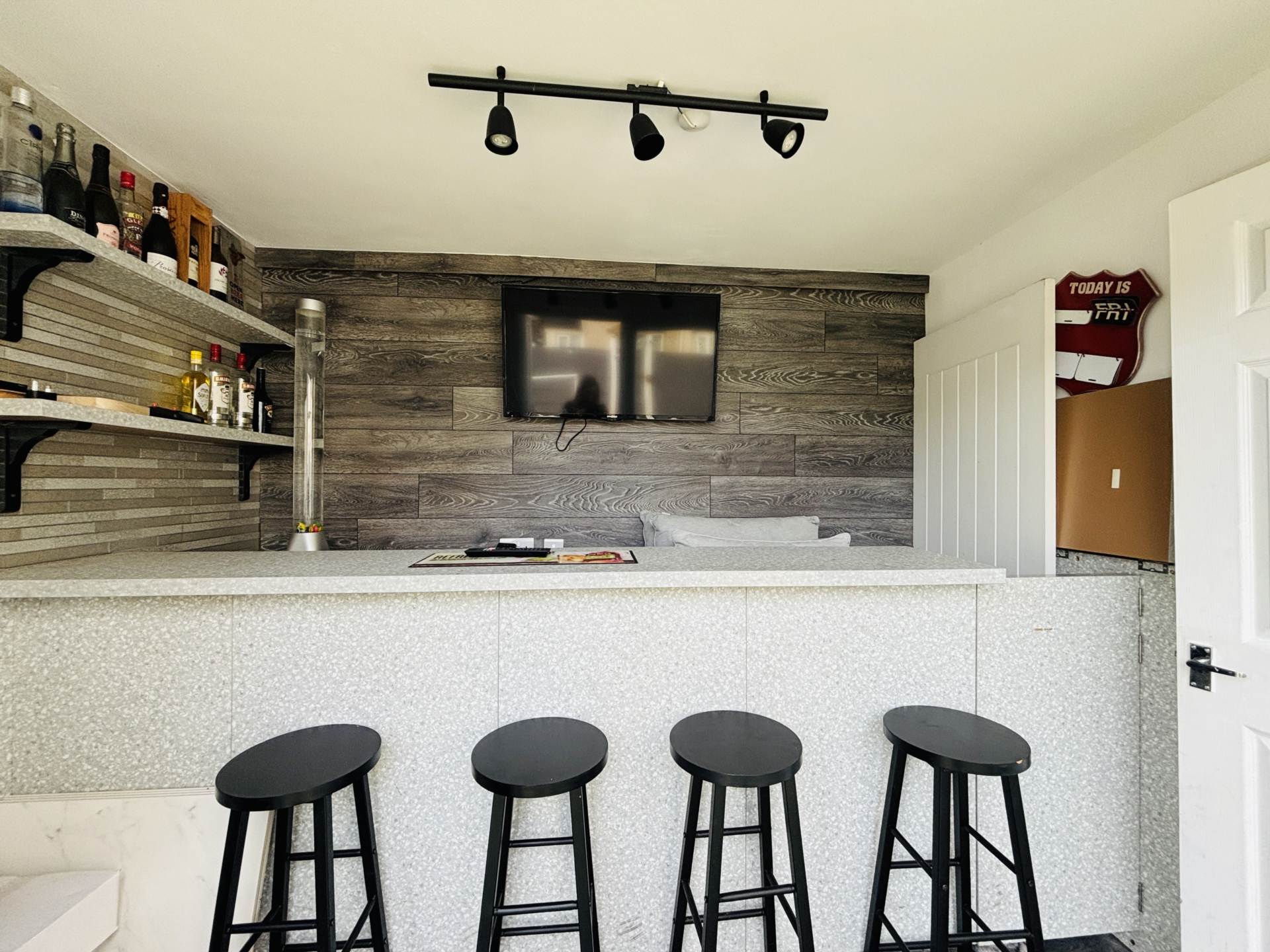 Roughwood Drive, Northwood, Image 15