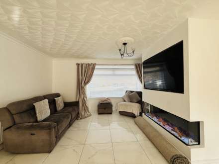 Roughwood Drive, Northwood, Image 7