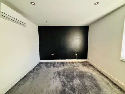 St Peters Close, Towerhill, Image 8