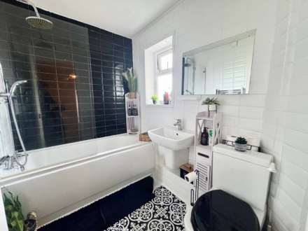 Edgefold Road, Southdene, Image 10