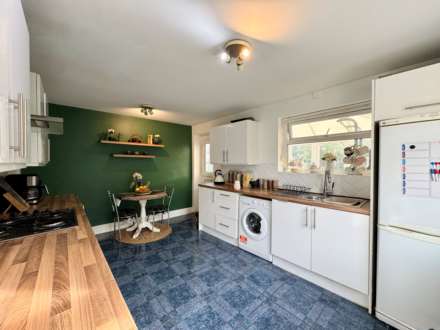 Edgefold Road, Southdene, Image 6