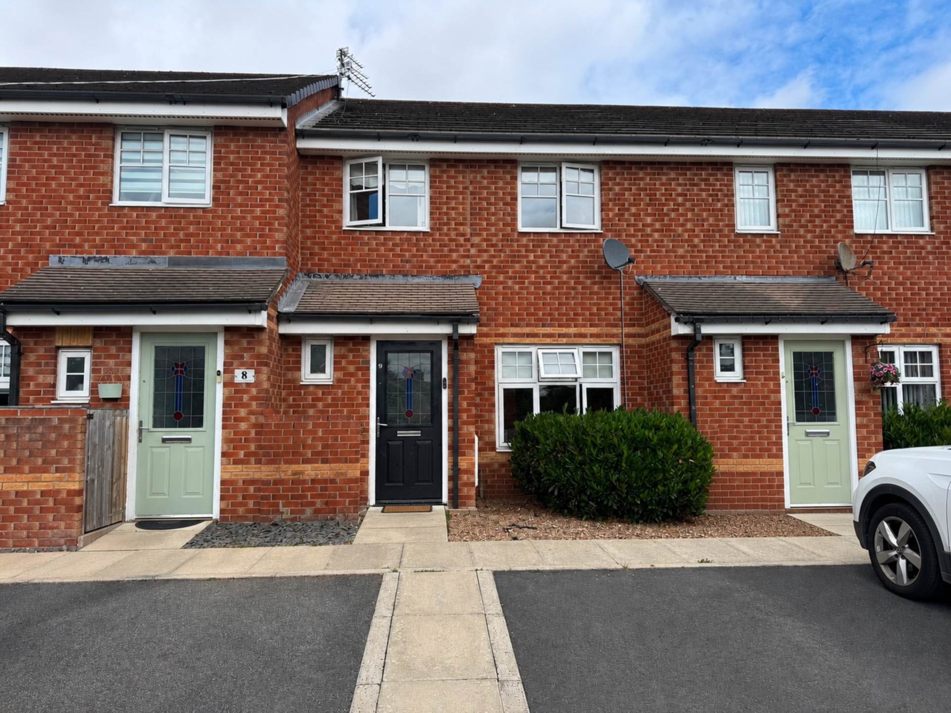 Meadowbarn Close, Southdene, Image 1