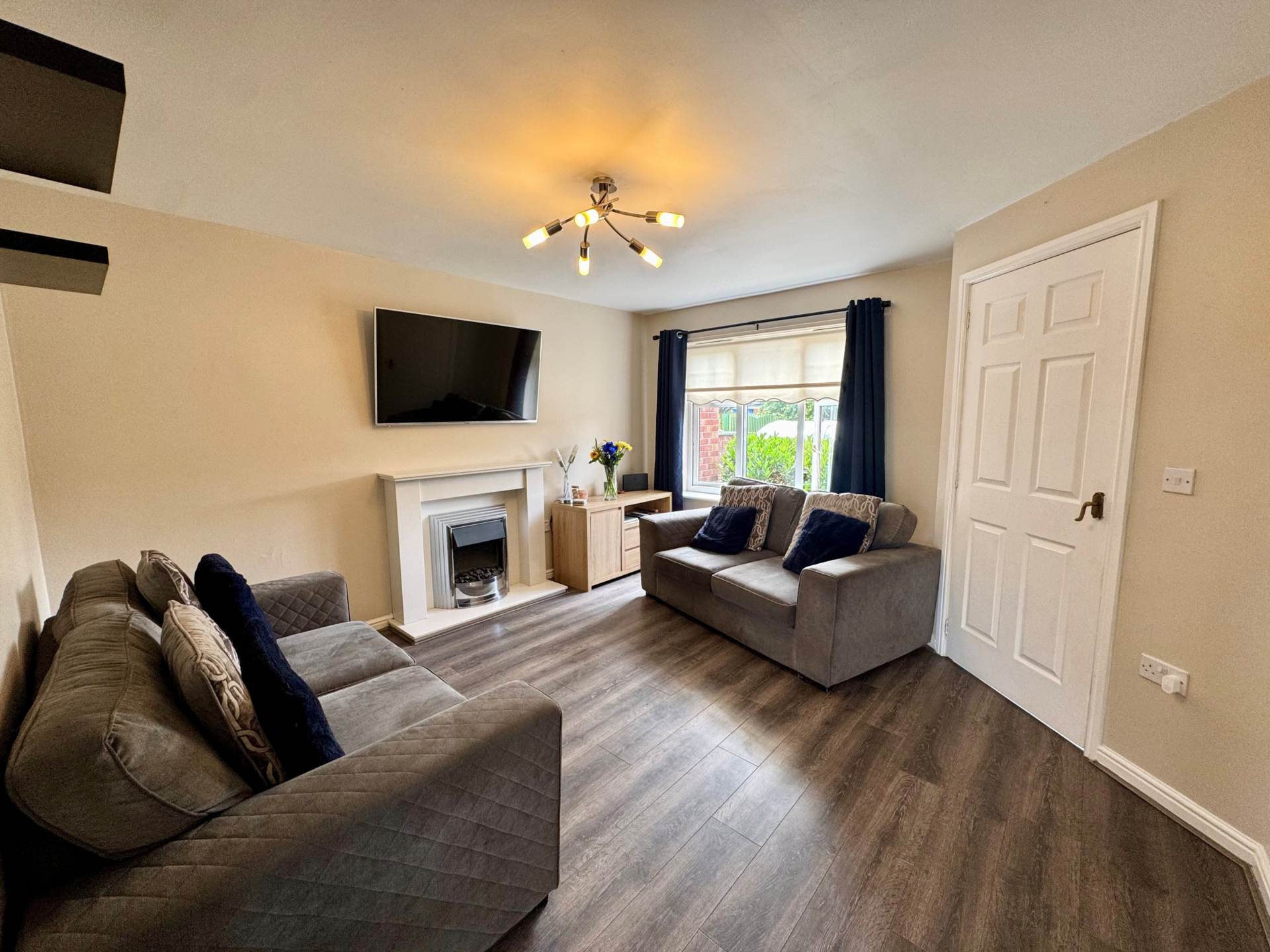 Meadowbarn Close, Southdene, Image 2