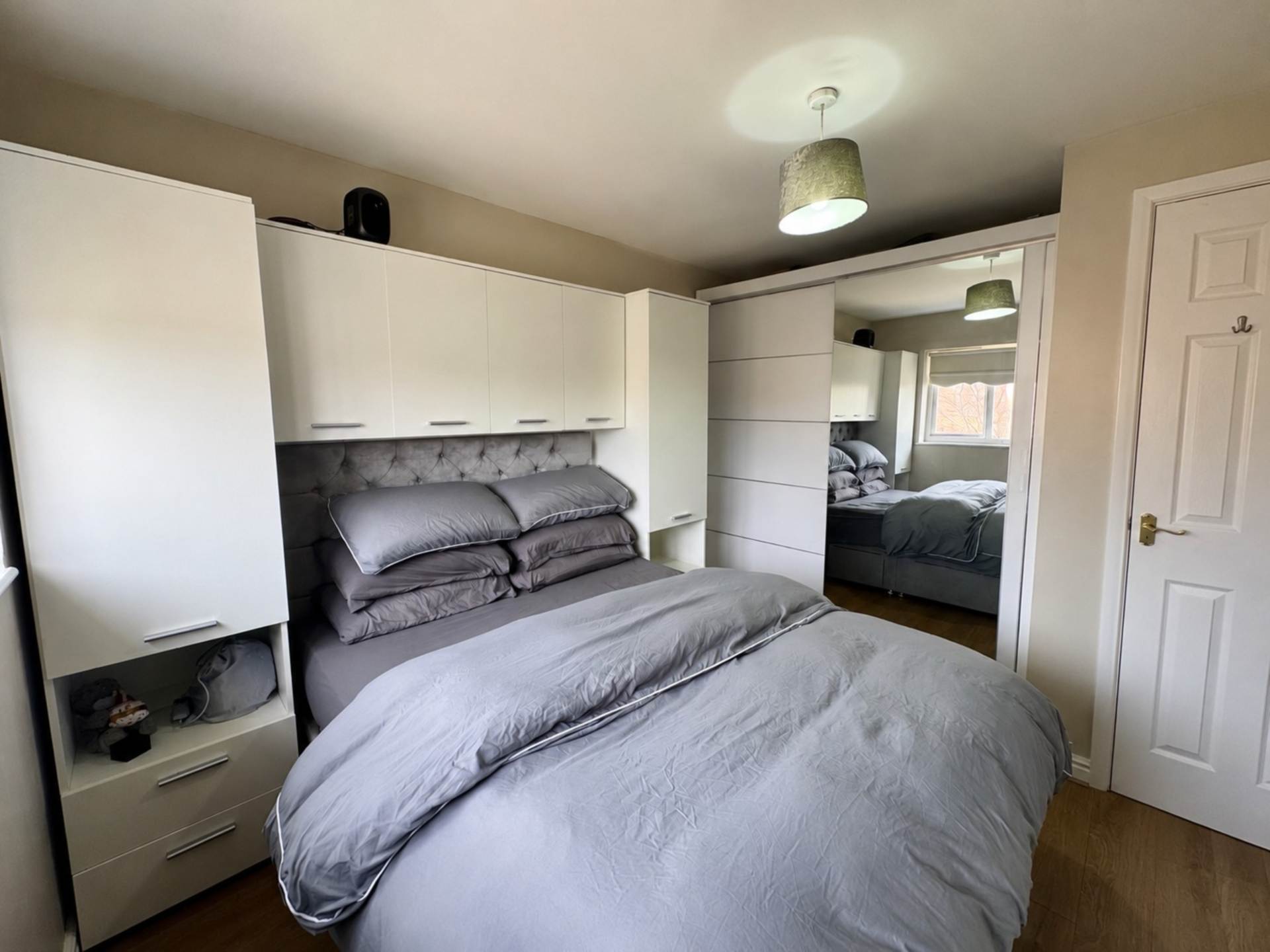 Meadowbarn Close, Southdene, Image 7