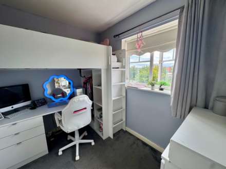 Meadowbarn Close, Southdene, Image 11