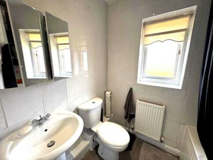 Meadowbarn Close, Southdene, Image 13