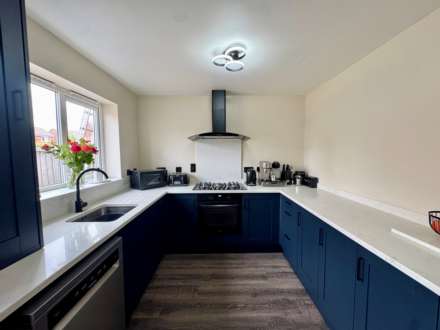 Meadowbarn Close, Southdene, Image 4