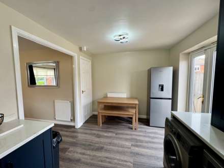 Meadowbarn Close, Southdene, Image 5