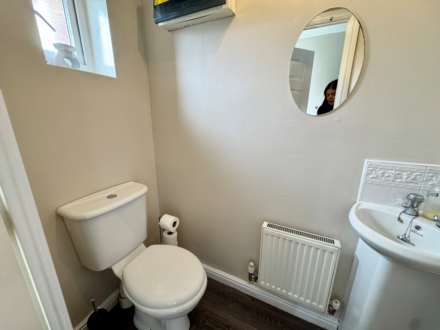 Meadowbarn Close, Southdene, Image 6