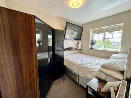 Meadowbarn Close, Southdene, Image 9