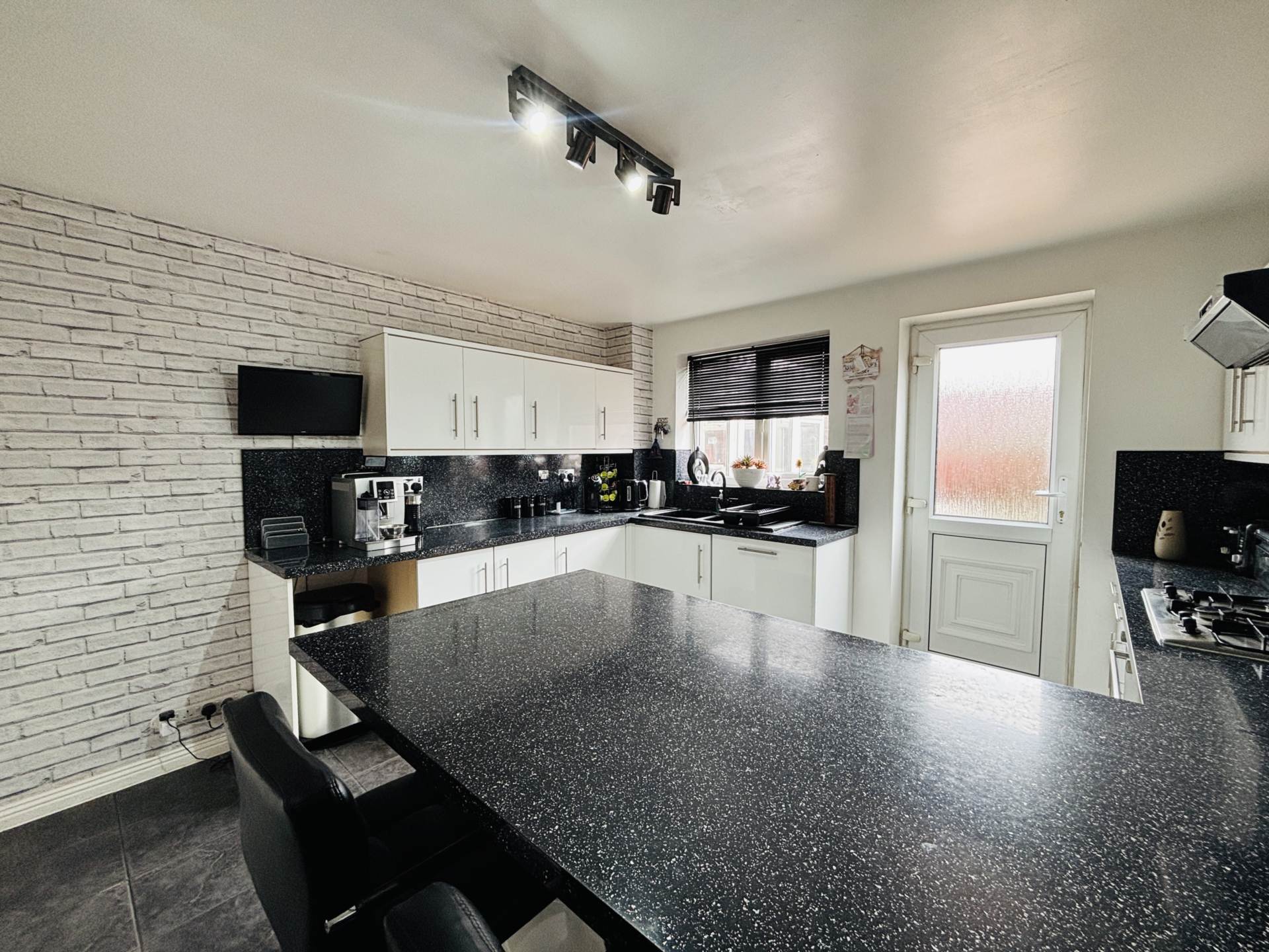 Yoxall Drive, Littledale, Image 11