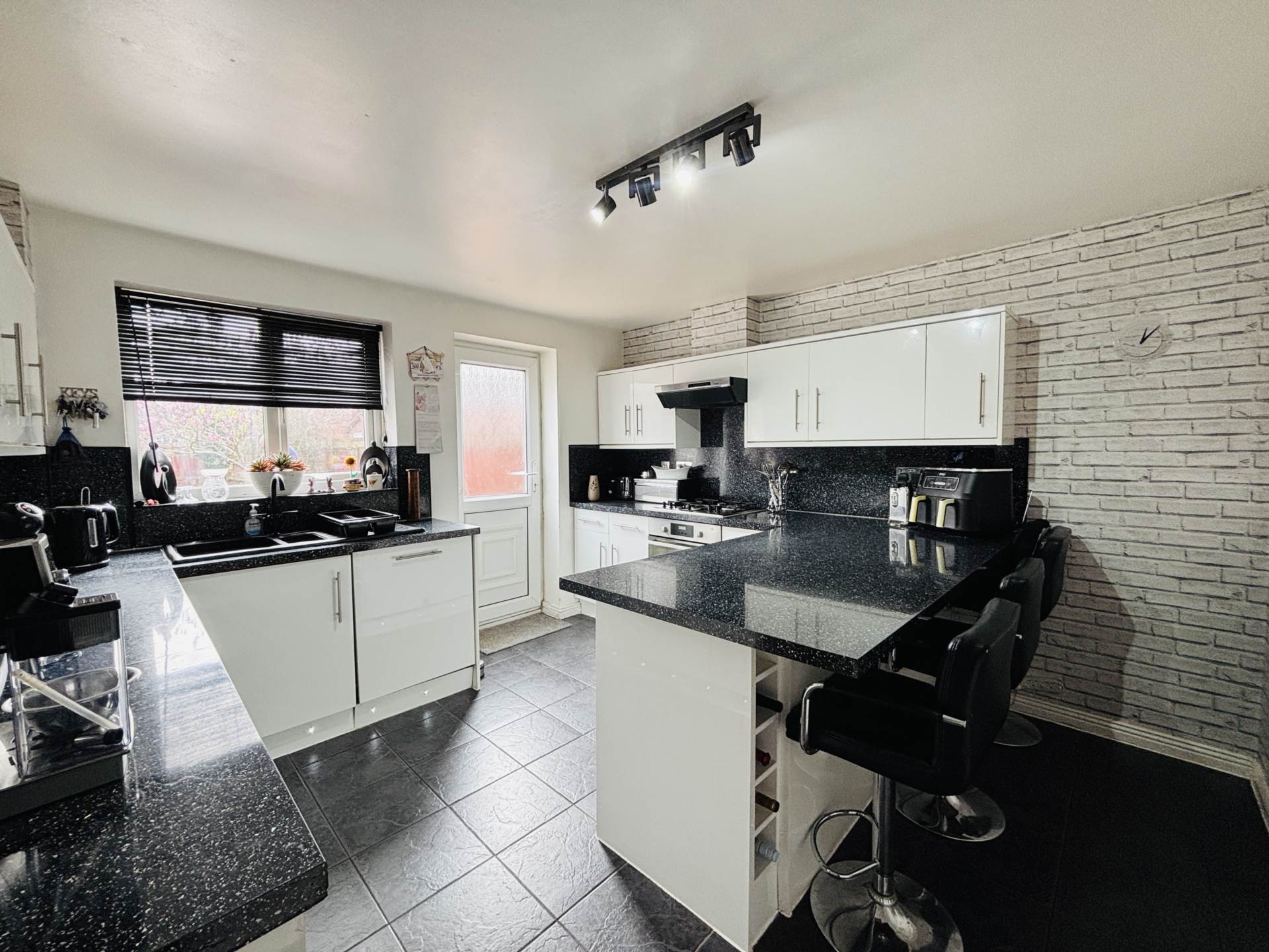 Yoxall Drive, Littledale, Image 3