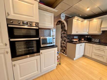 Finch Meadow Close,  Fazakerley, Image 7
