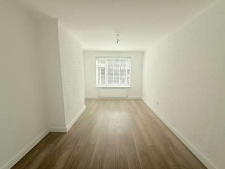 Ravenhead Ave, Southdene, Image 2