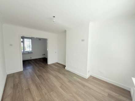 Ravenhead Ave, Southdene, Image 3