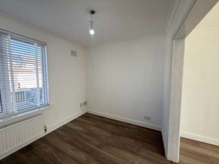 Ravenhead Ave, Southdene, Image 4