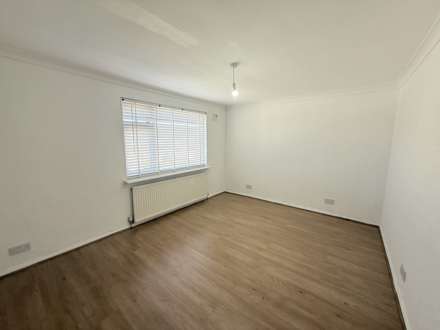 Ravenhead Ave, Southdene, Image 6