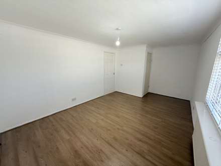 Ravenhead Ave, Southdene, Image 7