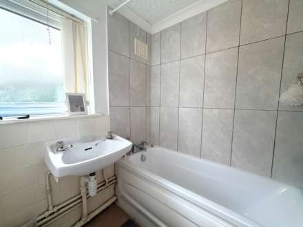Broad Lane, Southdene, Image 9