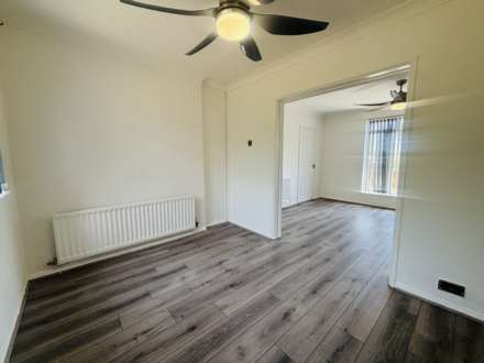 Old Farm Road, Southdene, Image 6